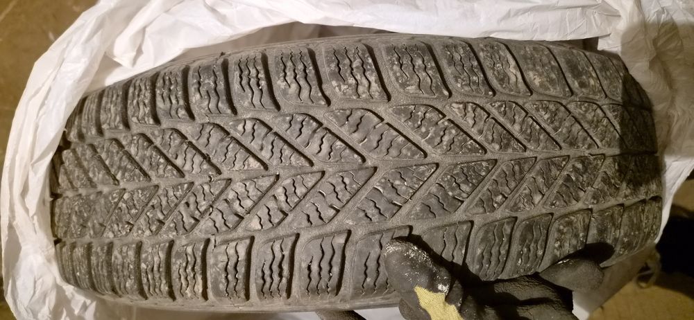 Roti cu cauciucuri de iarna R14