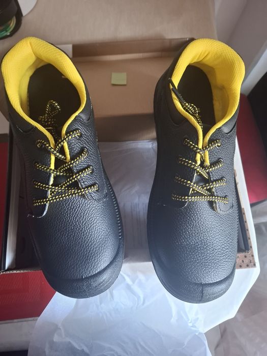 Pantofi protectie.