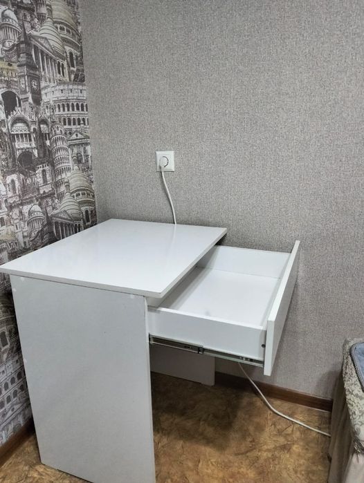 Продам стол для занятий