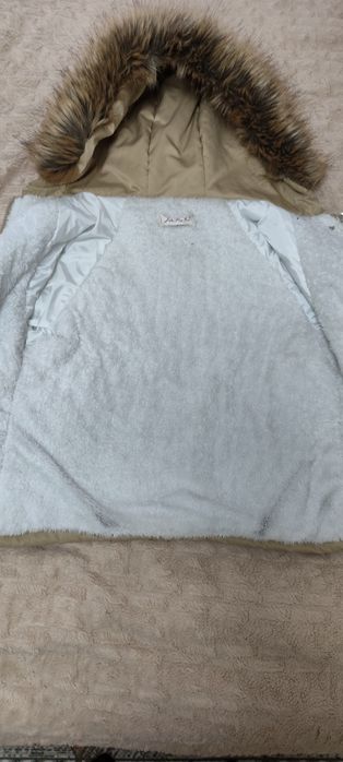 Продам детскую осеннюю куртку