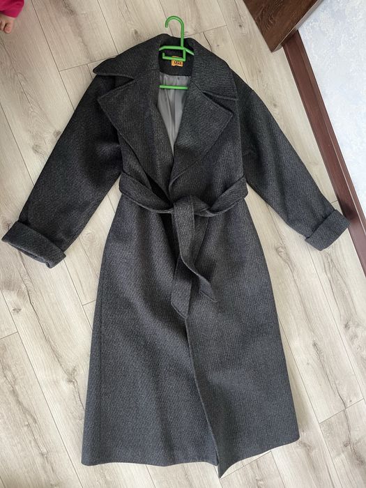 Продам пальто новоее