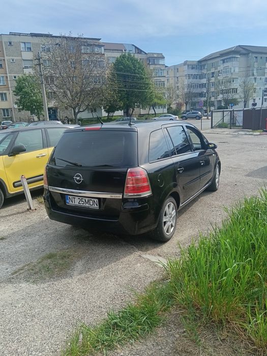 Vând Opel Zafira