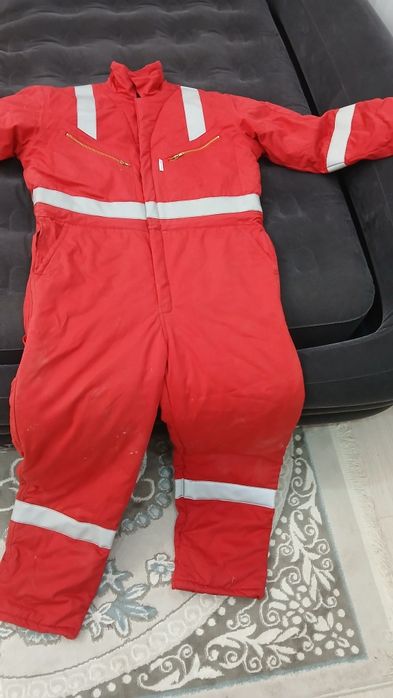 Продам спецовку комбинезон зимний