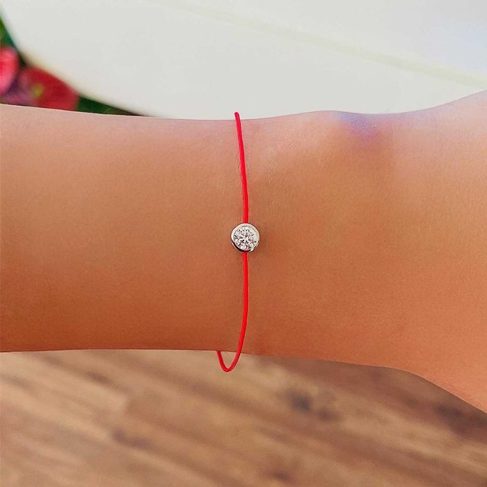 Дамска Гривна на Червен Конец с Кристал