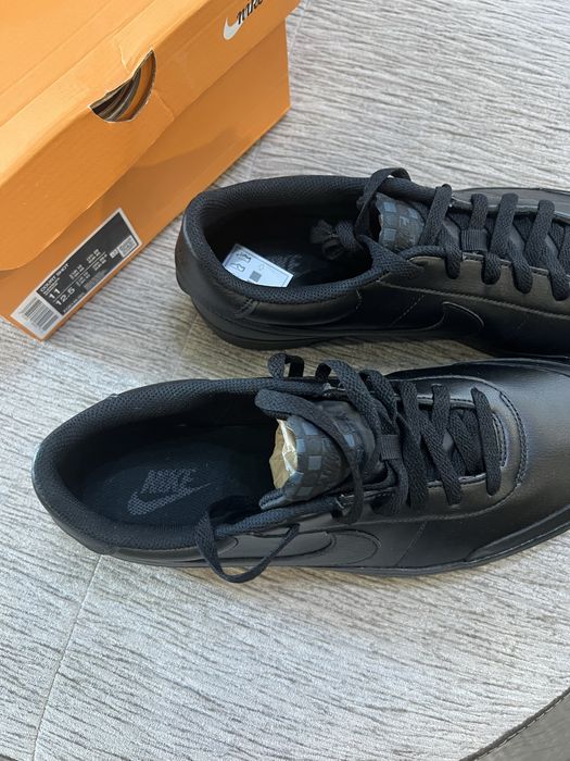 Маратонки Nike.