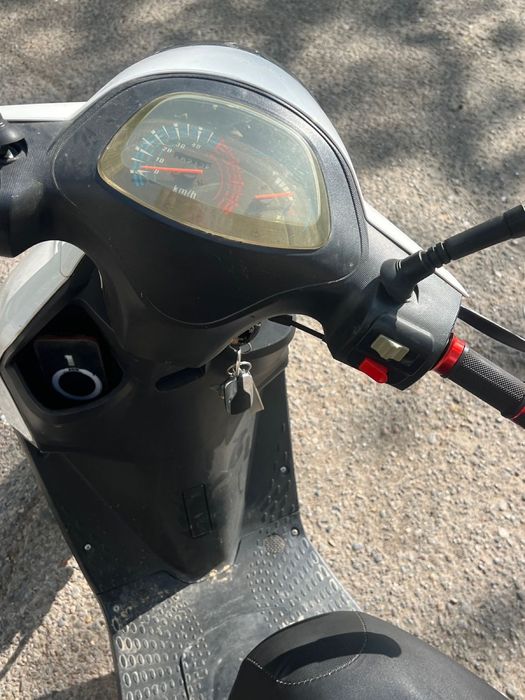 Продам мопед скутер на учете