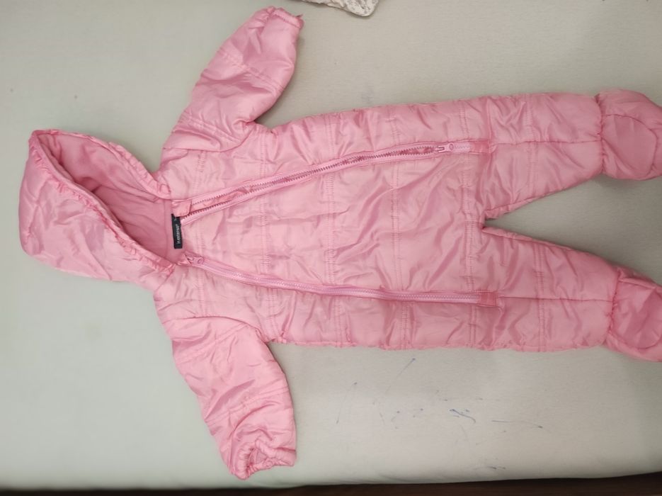 Vând combinezoane diferite dimensiuni