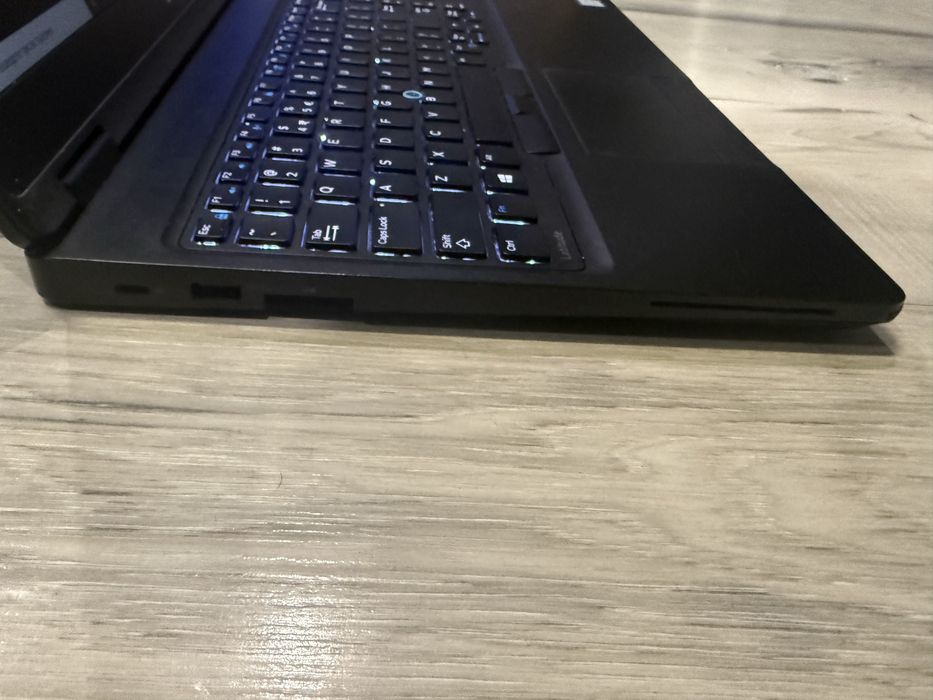 Dell Latitude 5590-i5 8250u/8гб/256гб м.2/Подсветка