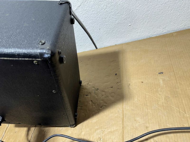 Кубе -  Vox 23 W