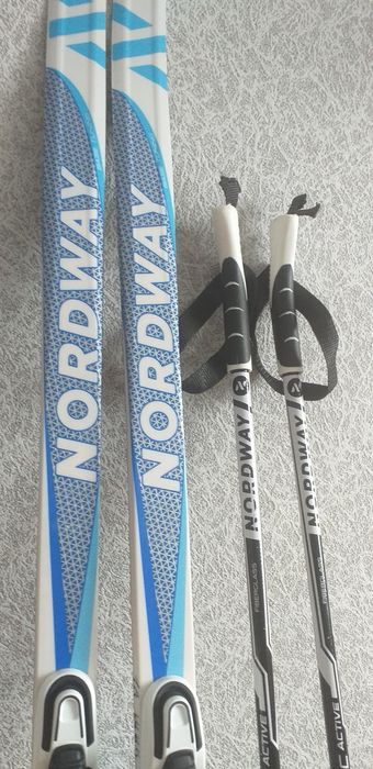 Продам детские лыжи