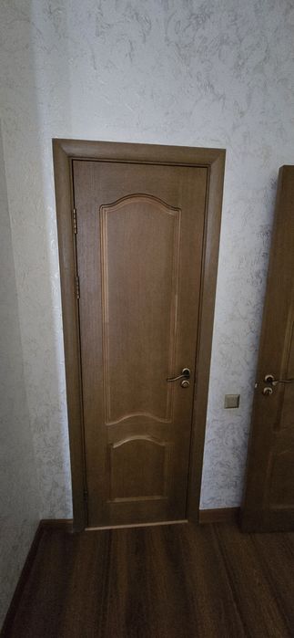 Двери межкомнатные б/у