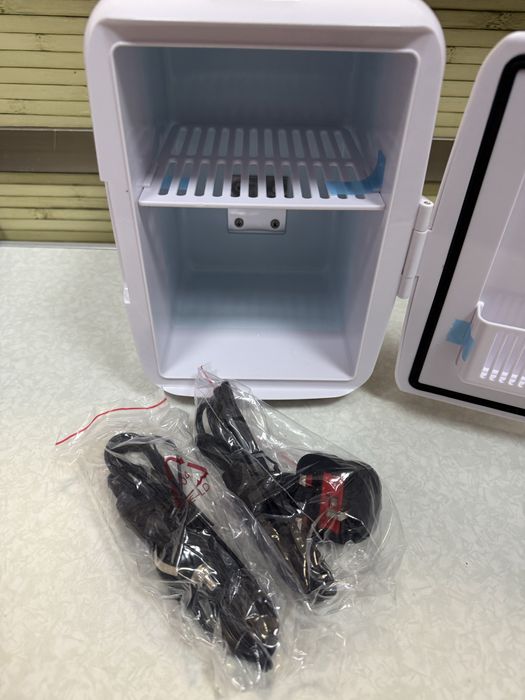 Преносим мини хладилник Russell Hobbs RH4CLR1001 4L/6