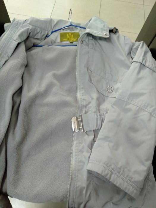 Куртка демисезонная серая 9-12 лет.