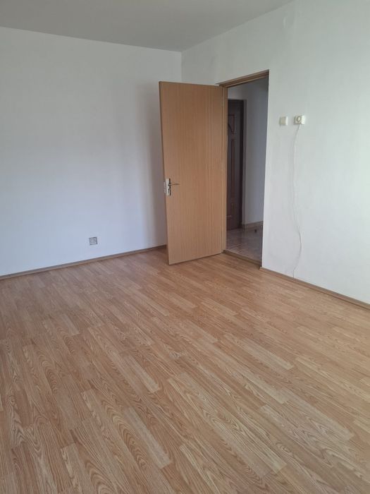 Vand apartament 3 camere