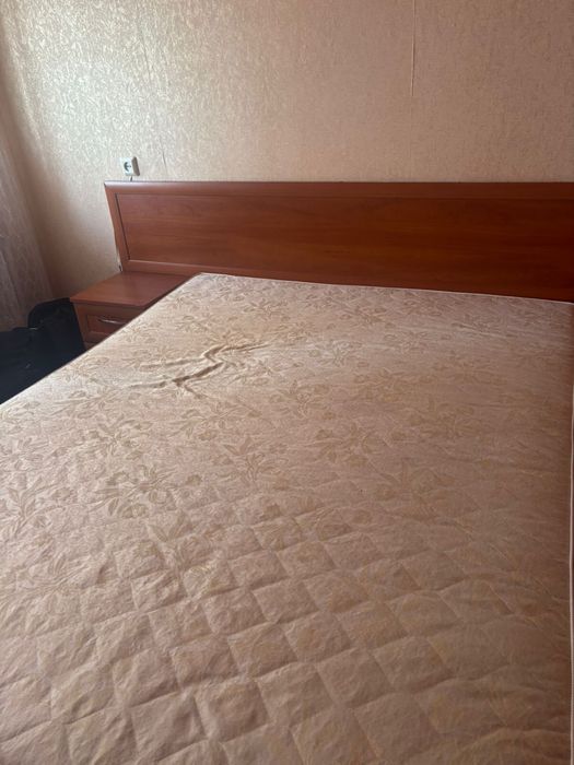 Продам двуспальную кровать