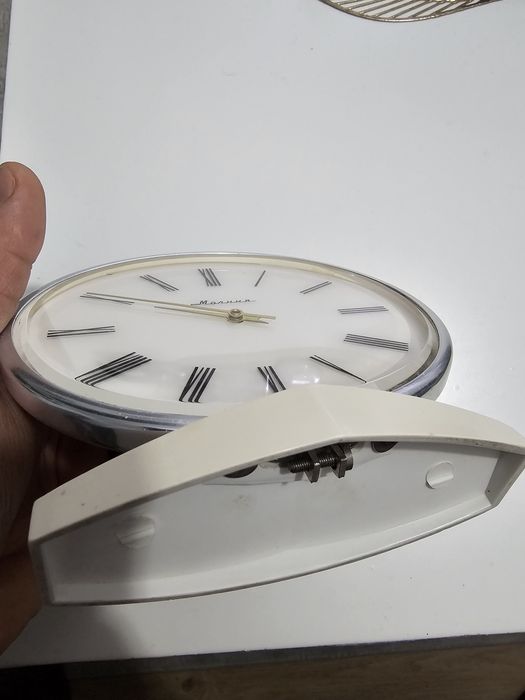 Ceas Molnija de masa