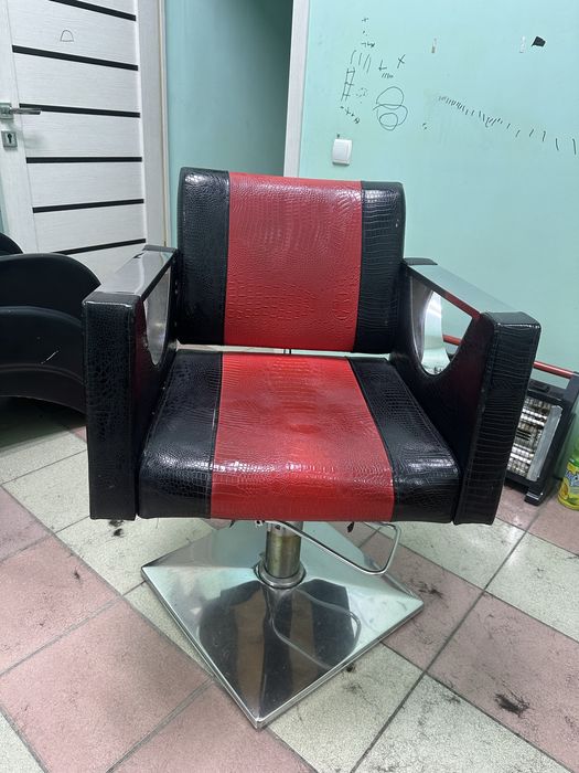 Пракикмахерская кресло