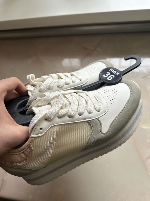 Продам женские кроссовки