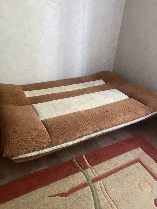 Диван с двумя креслами