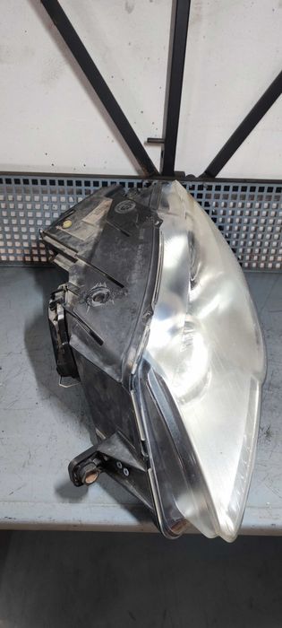 Far xenon stanga volkswagen vw passat b6 sedan cu mici defecte