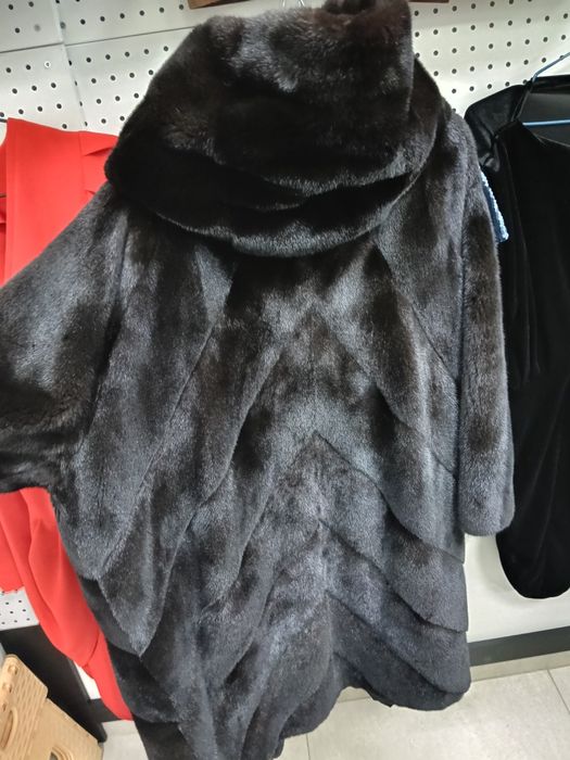 Продам шубу норковую.