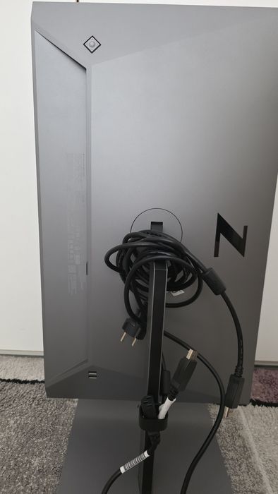 Продавам монитор HP 27K G3