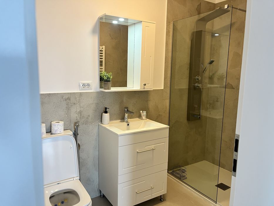 Apartament 3 camere de închiriat – modern, complet mobilat și utilat