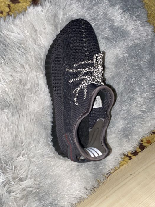 Yeezy 350 v2 чисто нови