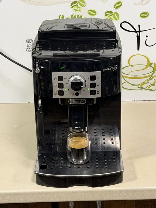 Кафемашина кафе автомат delonghi magnifica S с гаранция