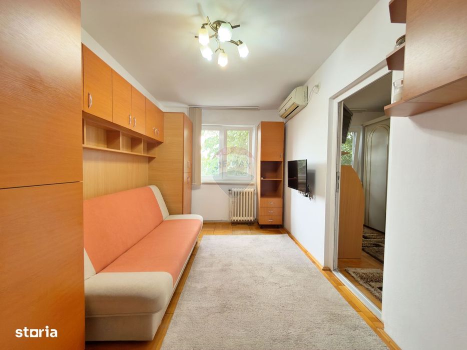 Apartament cu 3 camere de închiriat în zona Intim