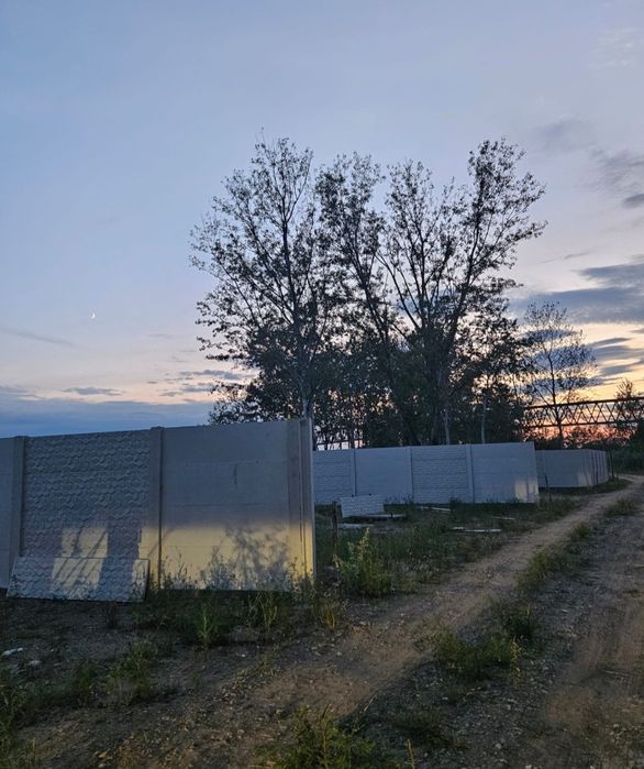 Teren cu deschidere la Dunăre