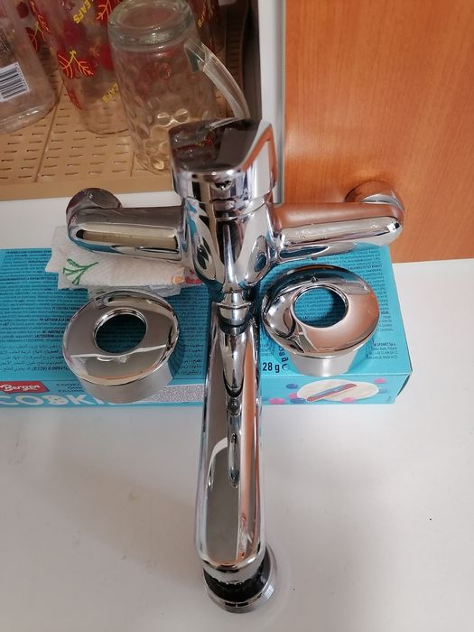 Baterie de ghiuveta pentru perete nouă - 125 lei