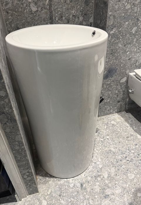 Свободностоящ керамичен умивалник