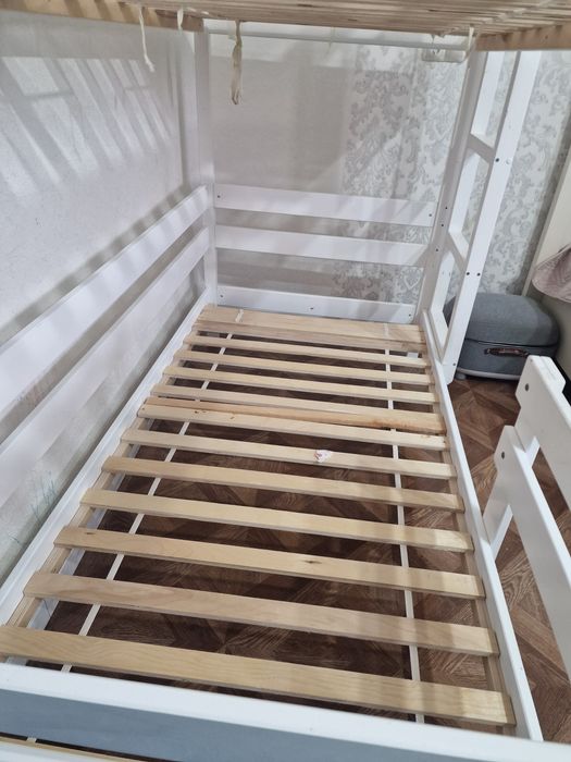 Двухъярусная кровать