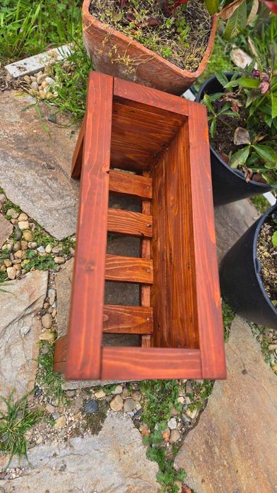 Дървена Кашпа / Сандъче / Саксия за двор, градина или тераса