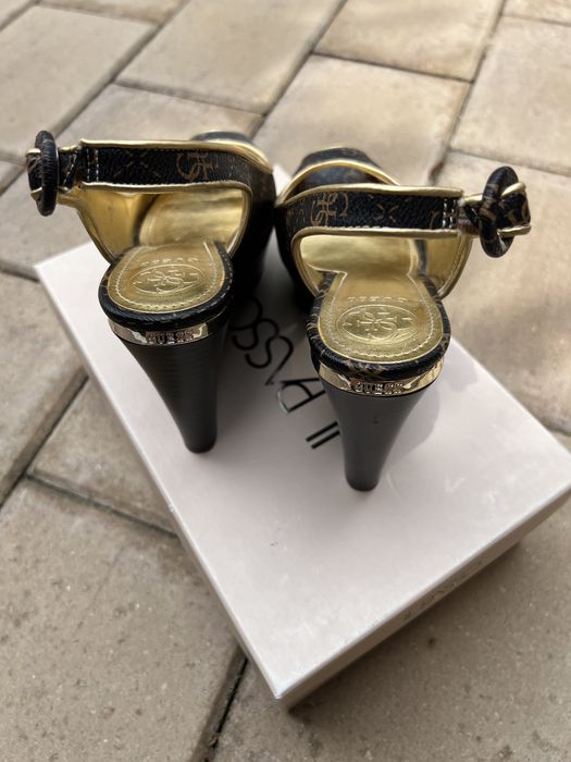 Vand Pantofi/sandale Guess,produs NOU - marimea 36/37