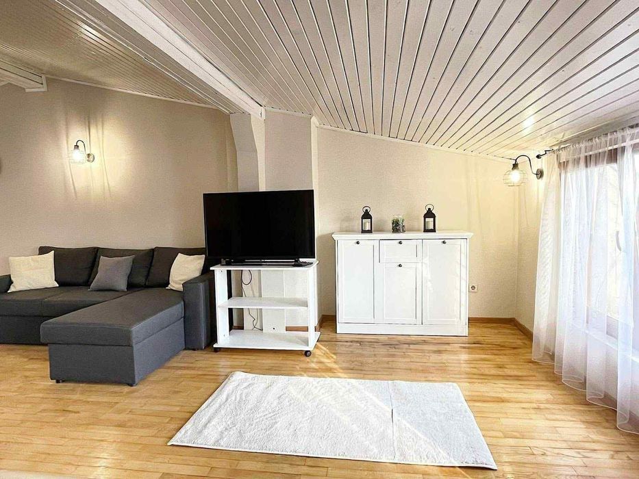 Дава се под наем Двустаен апартамент в Варна, Център - 65 кв.м за 409 € - Снимка #2