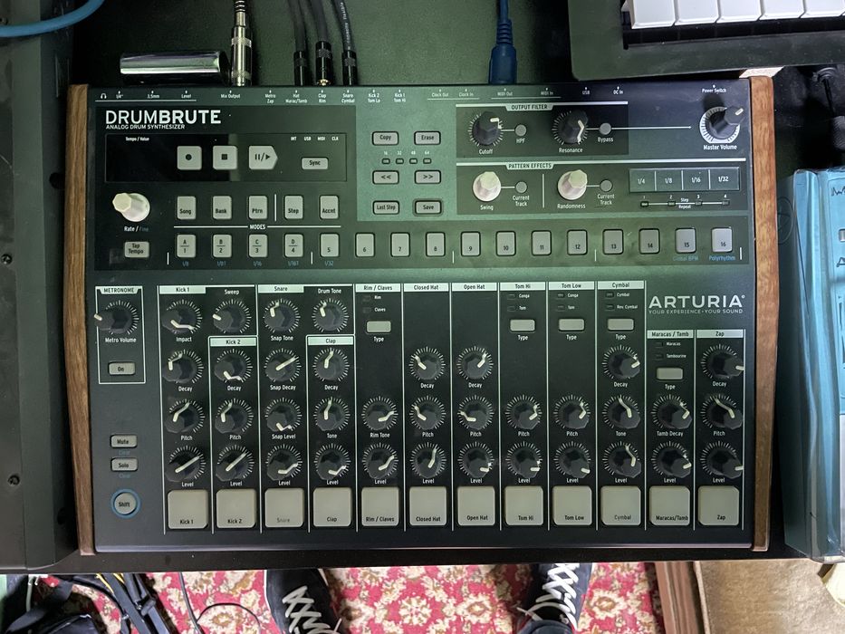 Дръм машина “Arturia Drum brute”