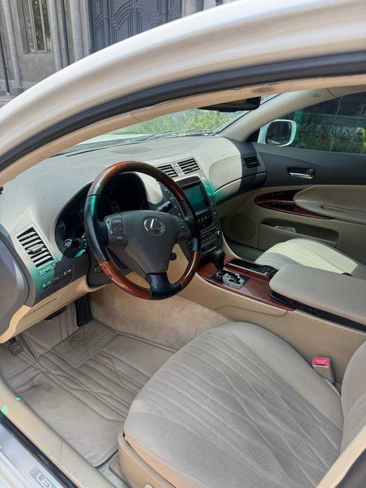 Lexus gs 300 sotiladi