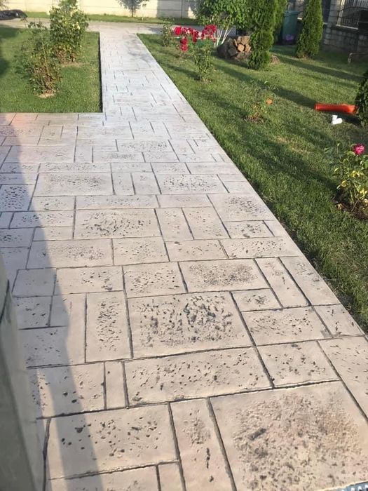 Decorațiuni curți din beton amprentat orce model