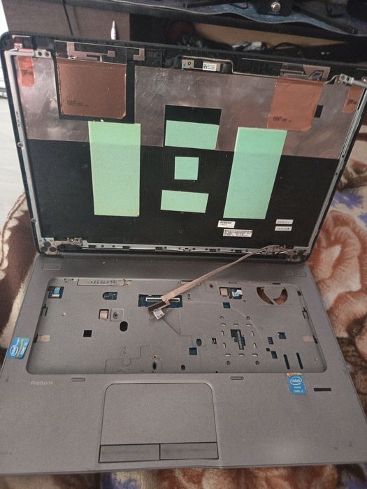 Laptop. De piese