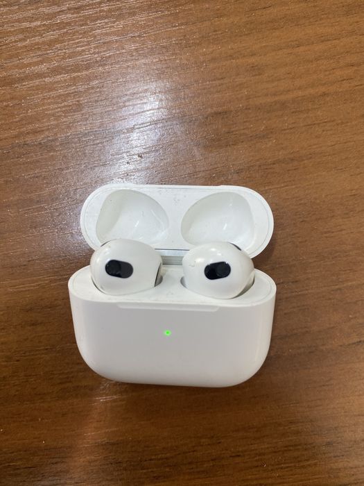Продам наушники airpods 3