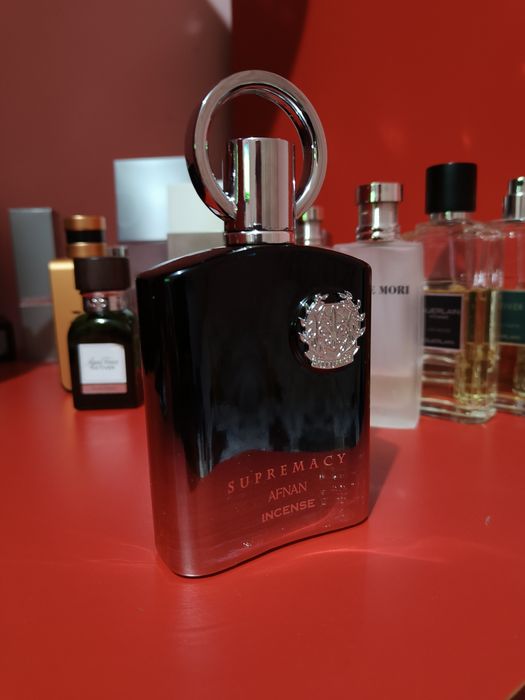Vând apa de parfum Afnan Supremacy Incense