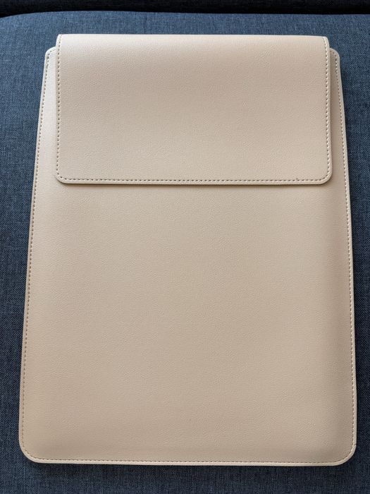 Лаптоп Apple MacBook Air 13", Apple M4, 10 CPU ядра и 10 GPU ядра, 24GB RAM, 512GB, Starlight, Международна клавиатура, RO ръководство