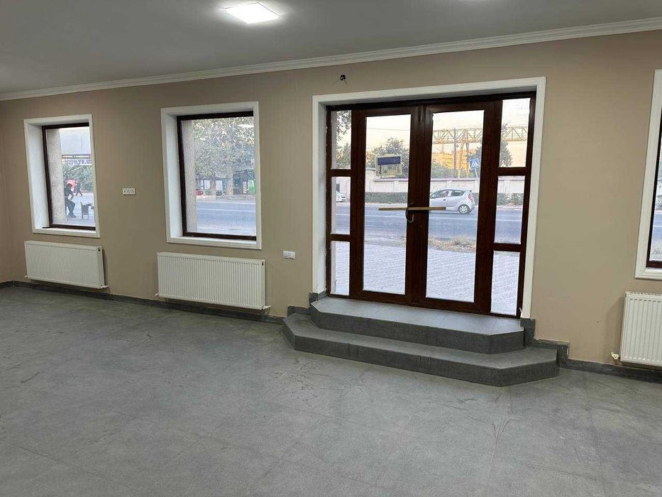 Сдается в аренду торговое помещение (торговый зал + офис) - 167 кв.м.