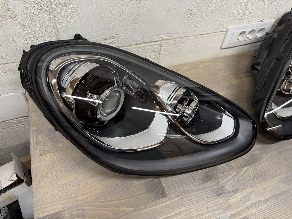 SET Far stanga dreapta Porsche Cayenne Facelift Xenon + LED Originale