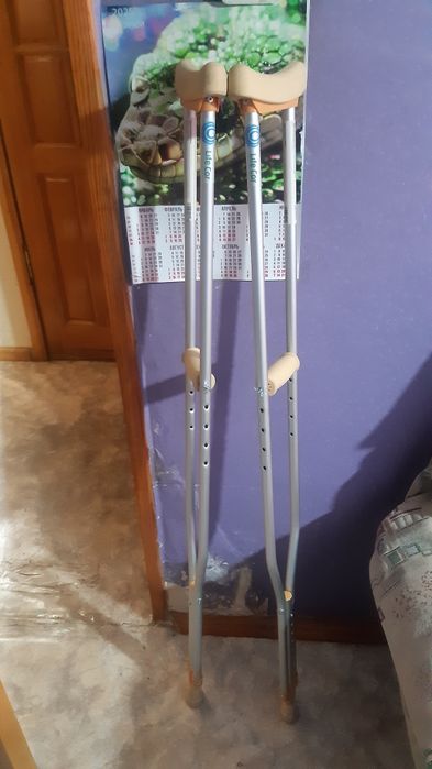 Продается костыли  б/у.
.