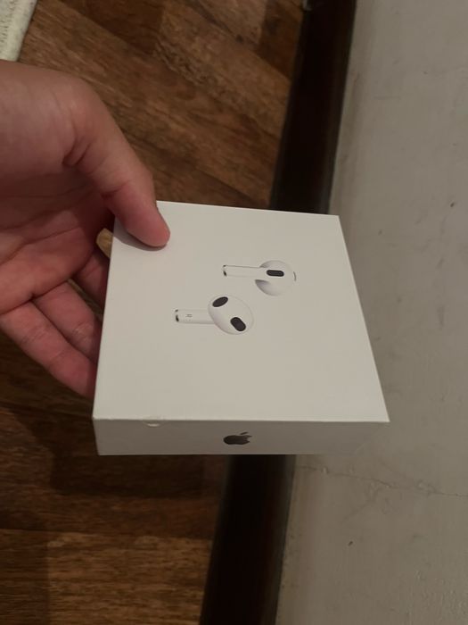 AirPods оригинал почти новые