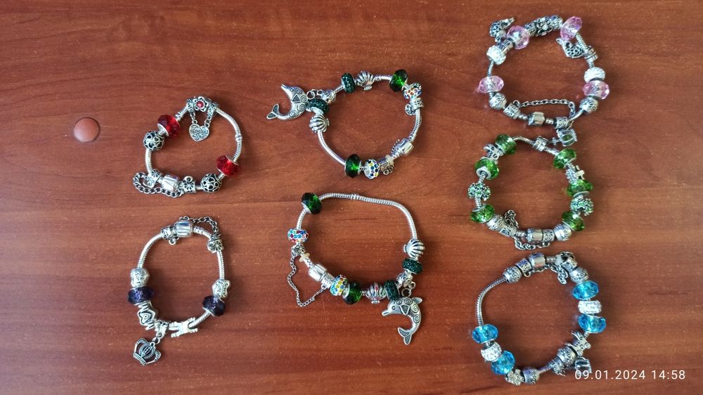 Браслет с шармами