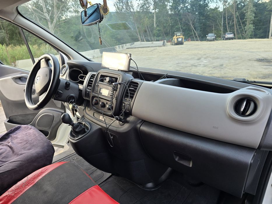 Vând Renault trafic 2018 8+1
